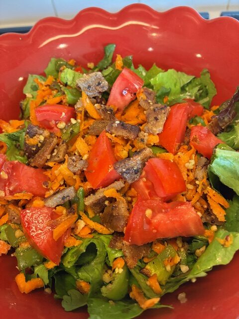Recipes: 2 Fun Salads for Autumn + 1 Easy and Tasty Dressing
